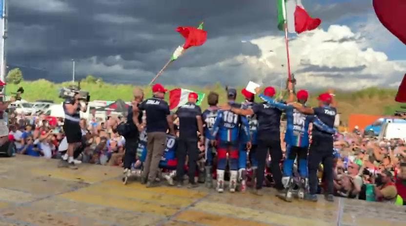 I festeggiamenti della nazionale italiana alla 6 Days: Vittoria nel World Trophy, nella Junior e tra i Club!