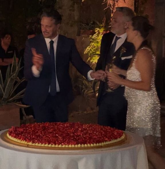 Marc Marquez e Gemma Pinto elegantissimi al matrimonio di Mauro Grassilli