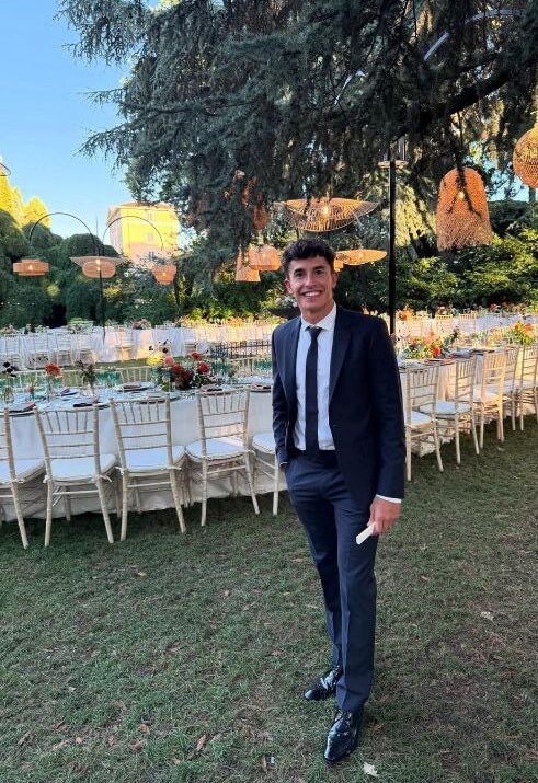 Marc Marquez e Gemma Pinto elegantissimi al matrimonio di Mauro Grassilli