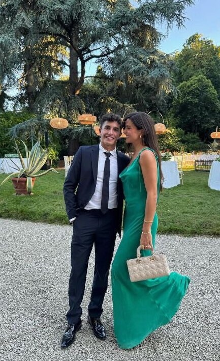 Marc Marquez e Gemma Pinto elegantissimi al matrimonio di Mauro Grassilli