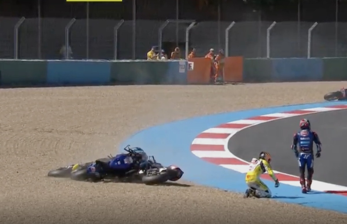 SBK, Magny-Cours: incidente tra 5 piloti nella ghiaia. Tra loro Iannone, Rea e Bautista