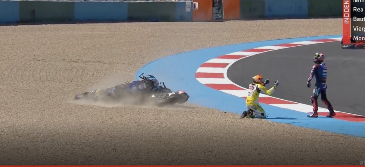 SBK, Magny-Cours: incidente tra 5 piloti nella ghiaia. Tra loro Iannone, Rea e Bautista