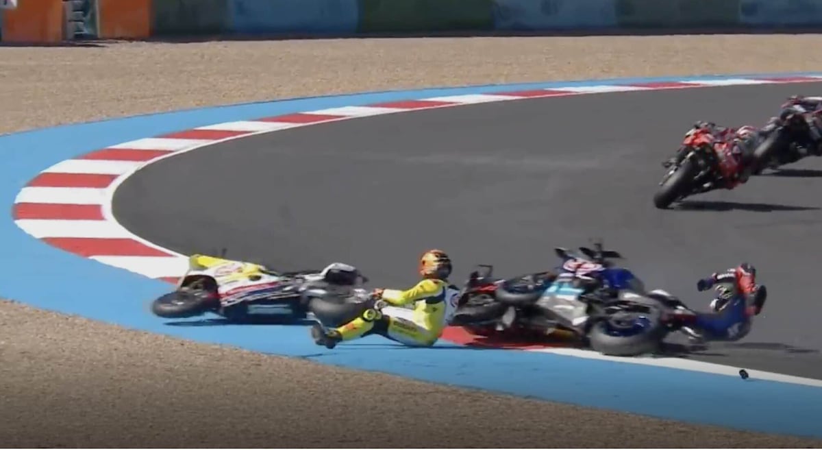 SBK, Magny-Cours: incidente tra 5 piloti nella ghiaia. Tra loro Iannone, Rea e Bautista