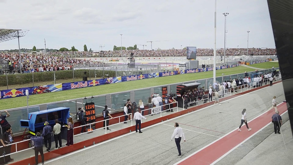 MotoGP, il passaggio sul rettilineo di Misano