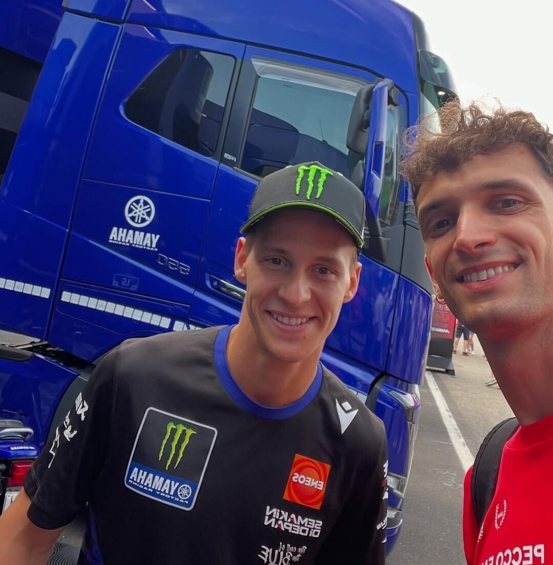 Andrea Dallavalle: l'argento mondiale del salto triplo appassionato di MotoGP