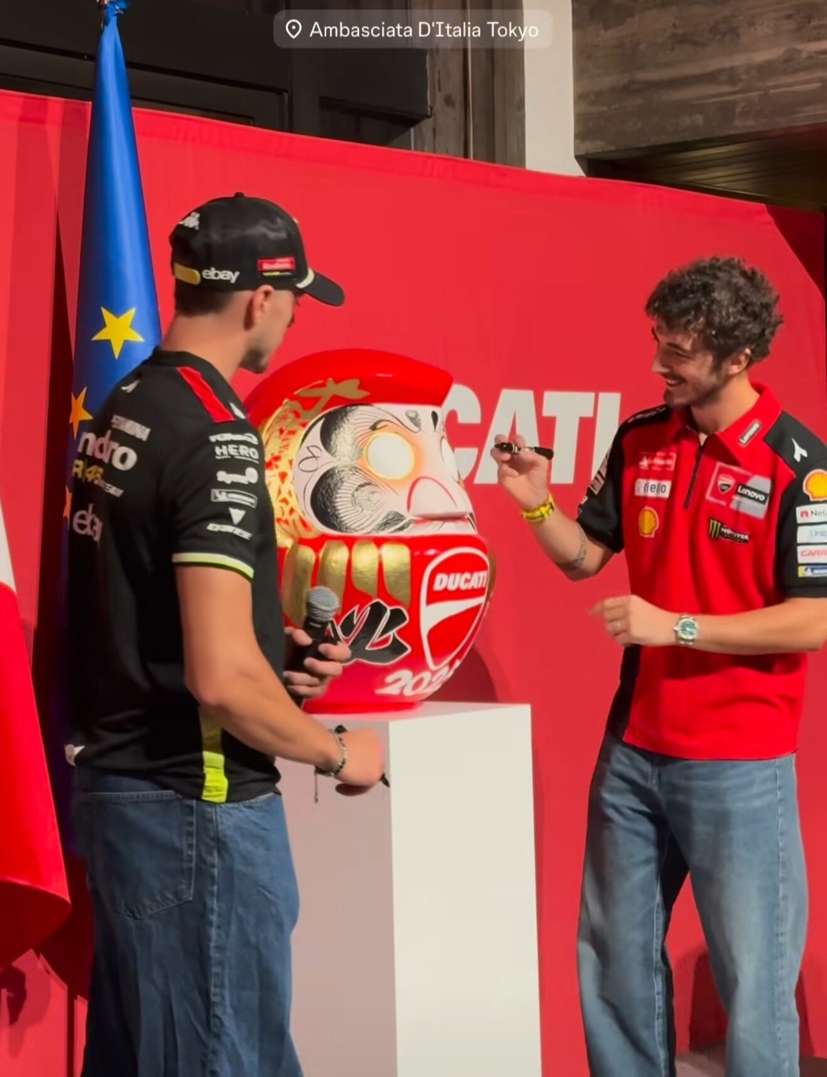 I piloti della MotoGP sbarcano in Giappone: le reazioni sui social