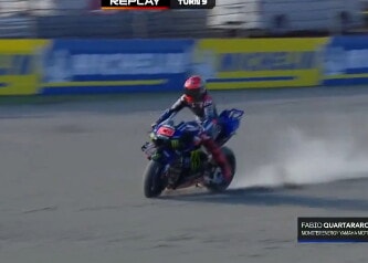 MotoGP, paura per Quartararo in Giappone: sfiora il muro per un pelo