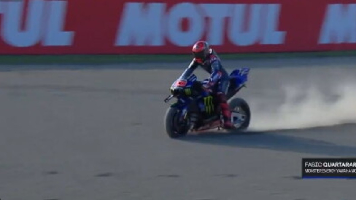 MotoGP, paura per Quartararo in Giappone: sfiora il muro per un pelo