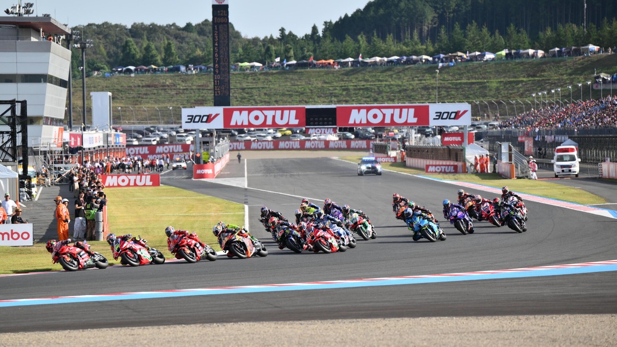 MotoGP Giappone, la tremenda caduta di Jorge Martin al via