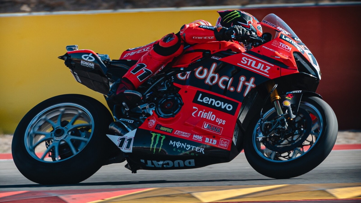 SBK Aragon, Bulega rialza la testa: piegato Razgatlioglu nella Superpole Race
