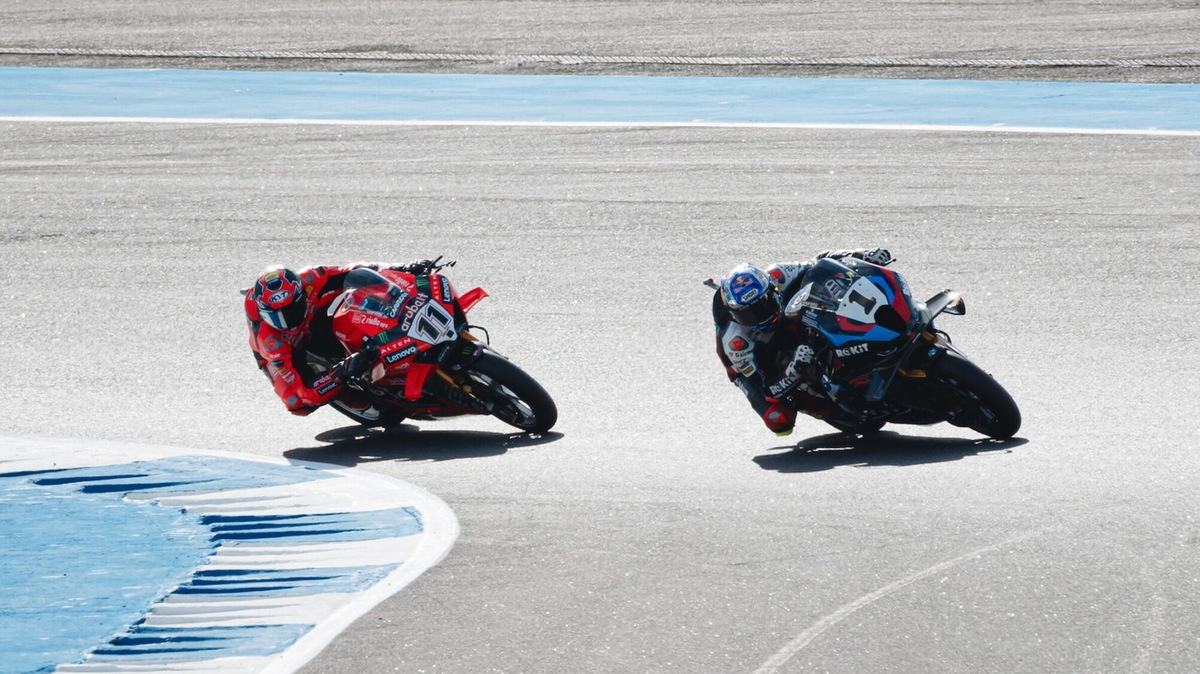 SBK Jerez: Razgatlioglu vede il titolo ma Bulega vuole portare tutto all’ultima giornata