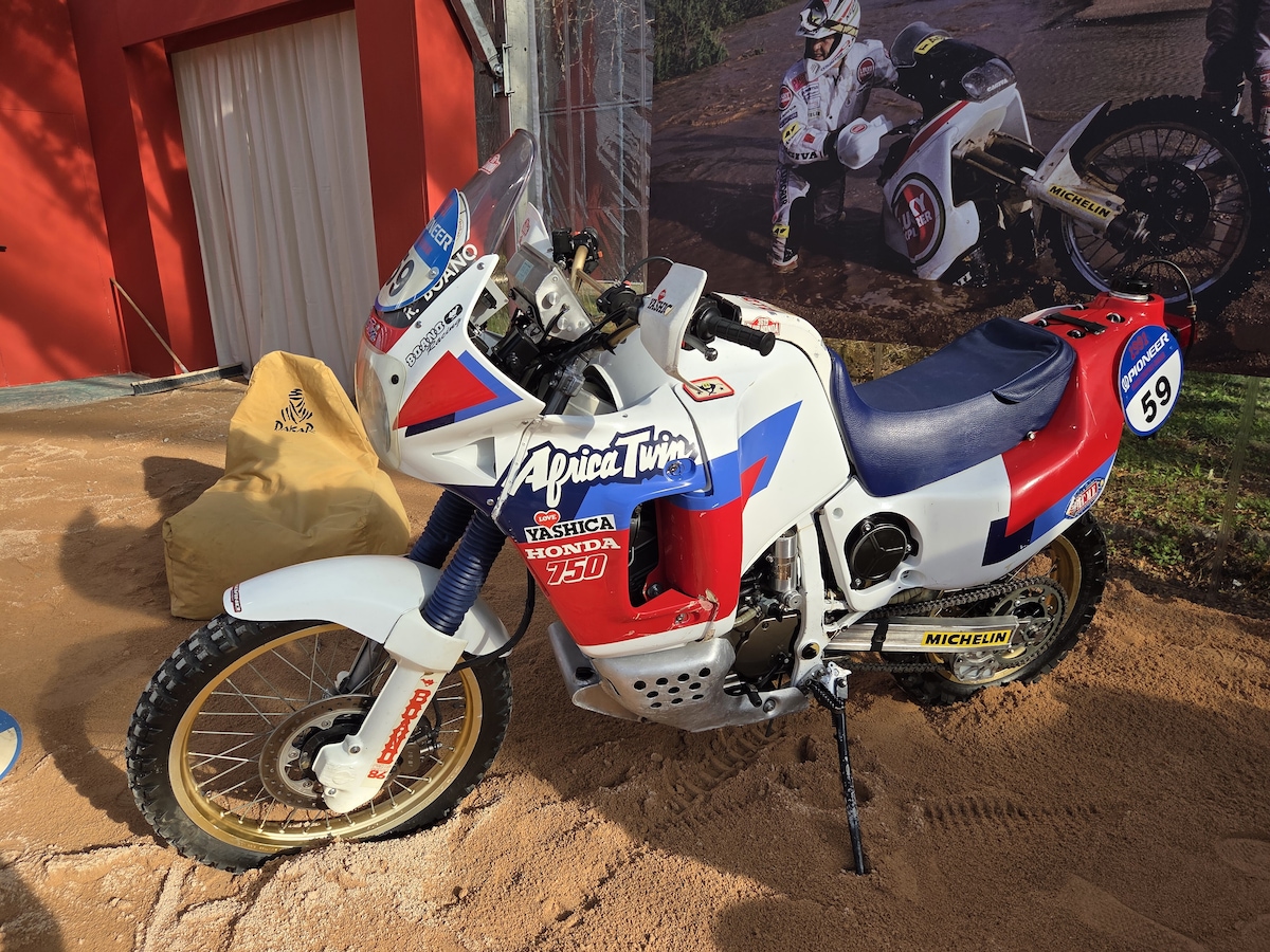 EICMA 2025, dalla moto di Sabine alla KTM di Sanders: tutta la storia della Dakar