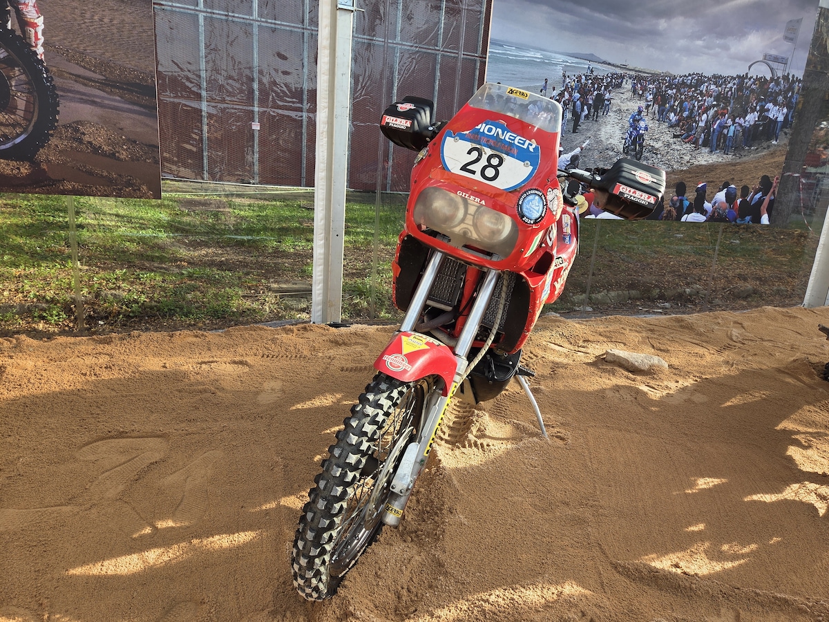 EICMA 2025, dalla moto di Sabine alla KTM di Sanders: tutta la storia della Dakar