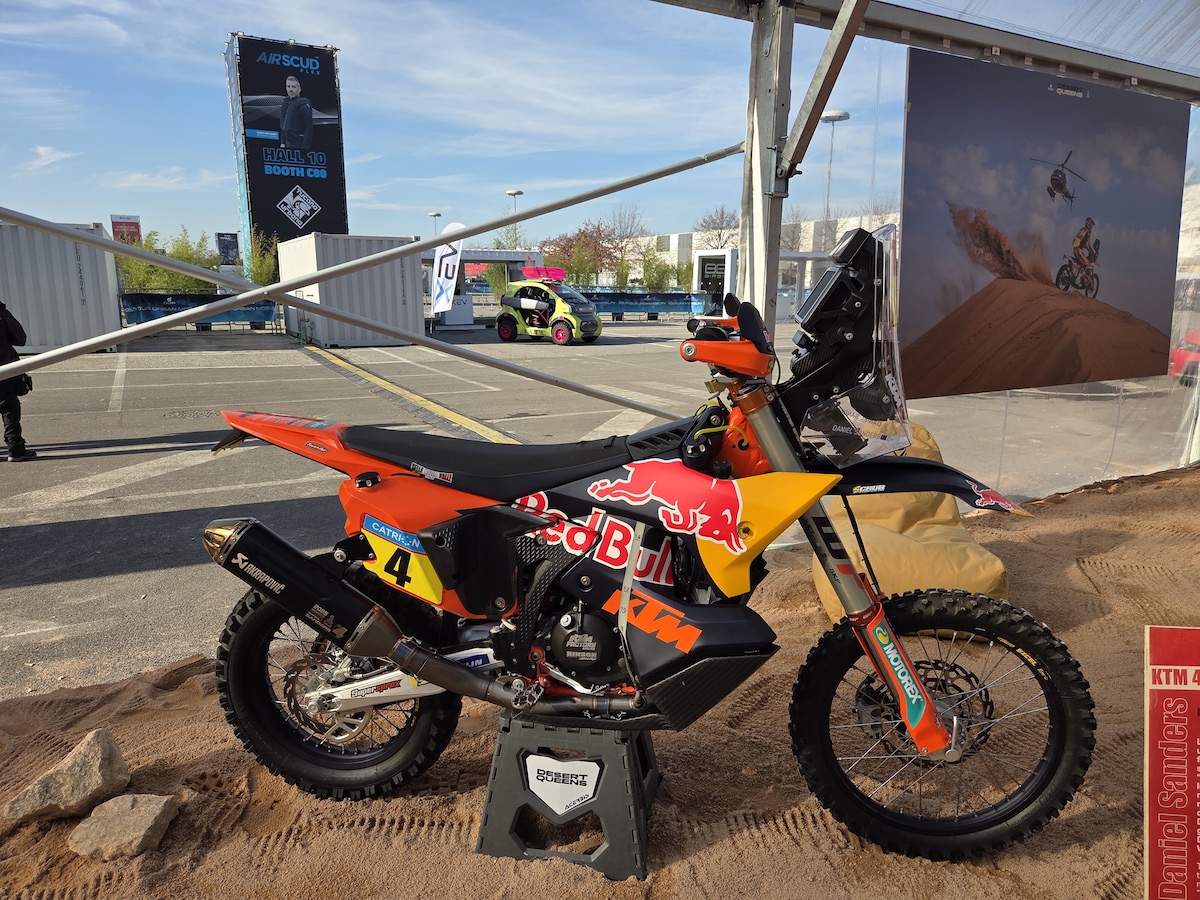 EICMA 2025, dalla moto di Sabine alla KTM di Sanders: tutta la storia della Dakar