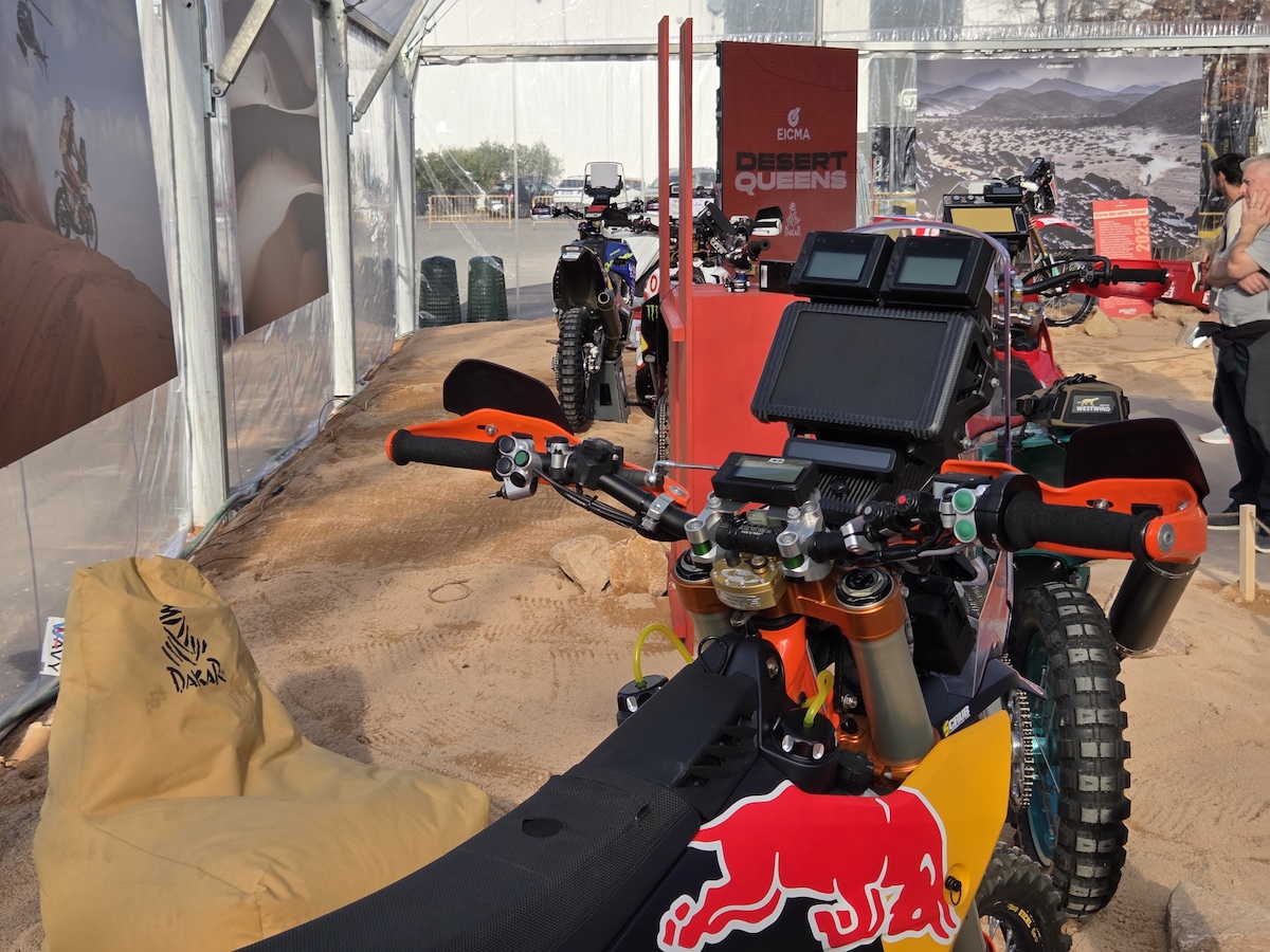 EICMA 2025, dalla moto di Sabine alla KTM di Sanders: tutta la storia della Dakar