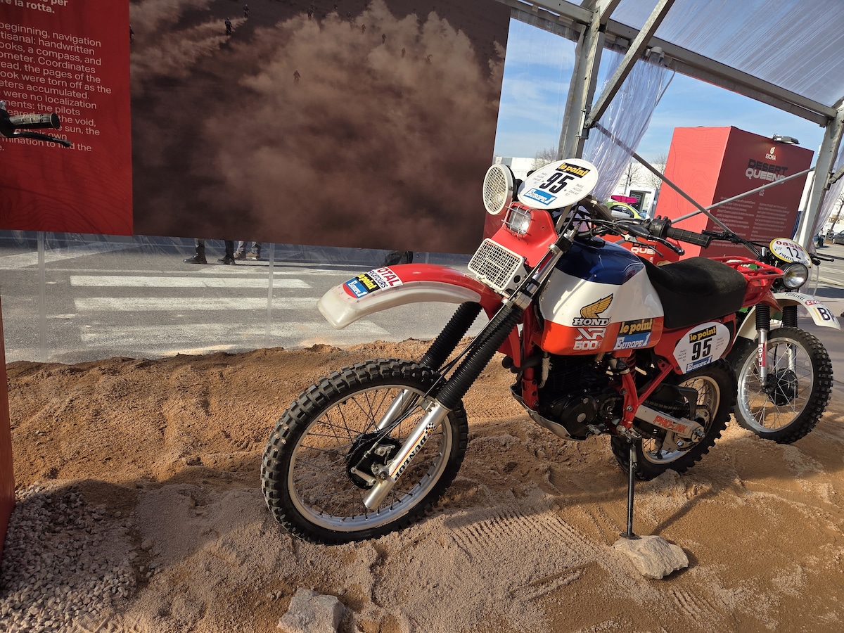 EICMA 2025, dalla moto di Sabine alla KTM di Sanders: tutta la storia della Dakar