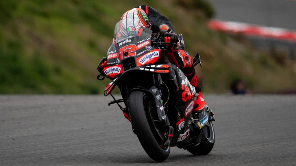 MotoGP, Bezzecchi e Aprilia da tris: Pole Position di forza a Portimao