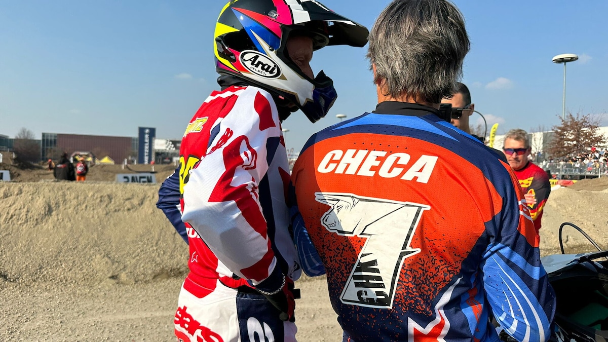 Le leggende del motociclismo si sfidano ad Eicma 2025: da Schwantz a Cairoli