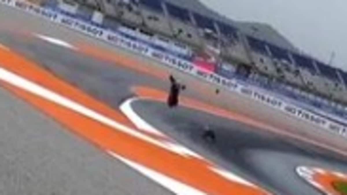 Moto2, la spaventosa caduta di Huertas nelle fp1 di Valencia