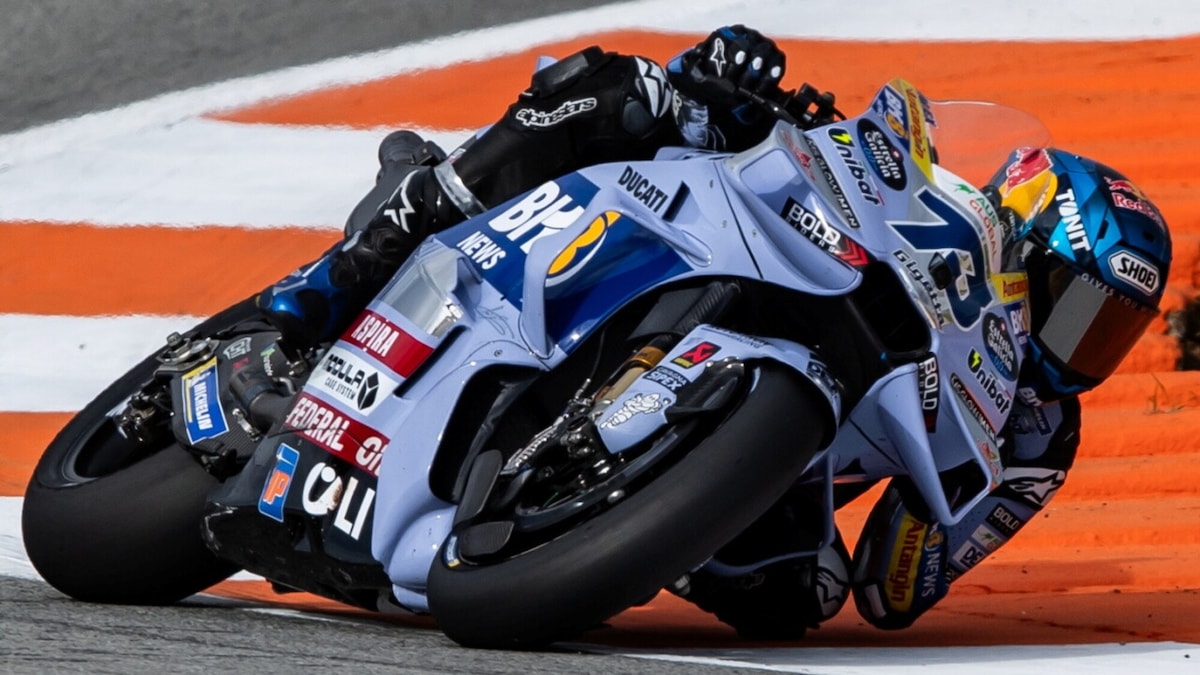 MotoGP Valencia: terza vittoria Sprint senza problemi per Marquez. Acosta e Di Giannantonio premiati