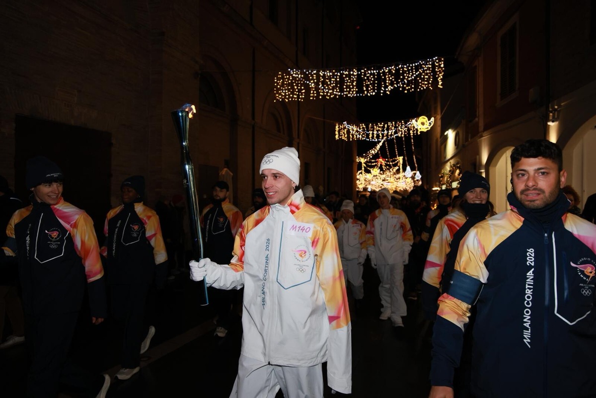 Marco Bezzecchi tedoforo per Milano-Cortina 2026: tutte le foto