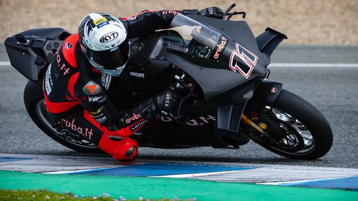 SBK, a Jerez la pioggia ferma i giochi: Bulega il più veloce