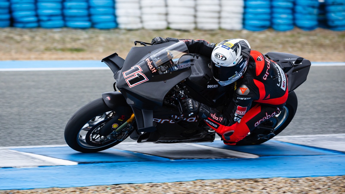Superbike: Bulega e Ducati sono più forti dell'uragano, è primato nel day 2 ai test di Portimão