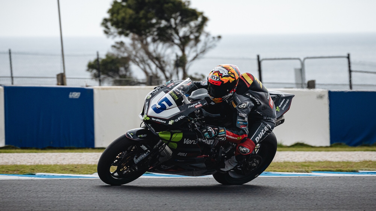 SSP Phillip Island: la prima pole dell’anno è di Masia, ZXMoto in prima fila