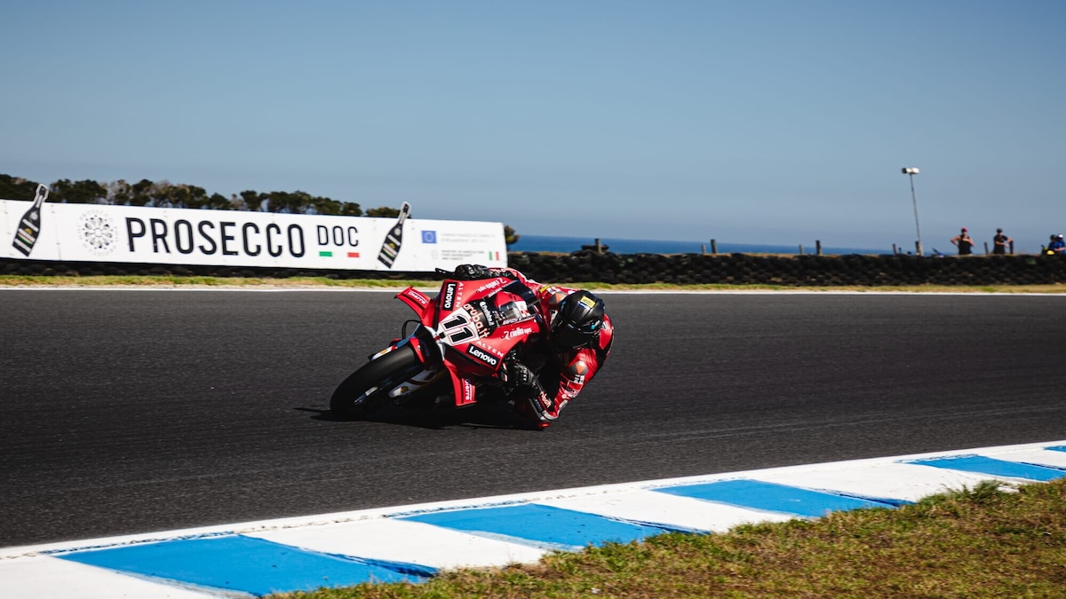 SBK, incontri del terzo tipo per Bulega a Phillip Island: “Il canguro? Me la sono fatta sotto”