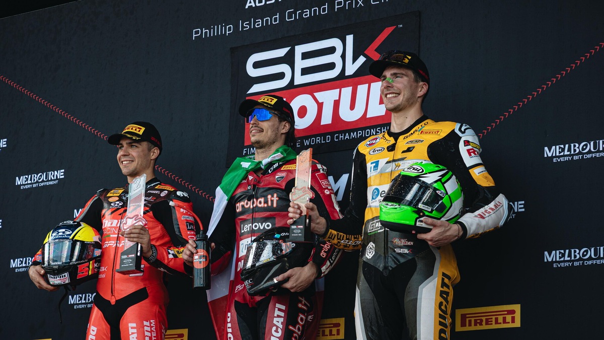 SBK Phillip Island completamente italiana: Bulega vince, Montella e Baldassarri sul podio