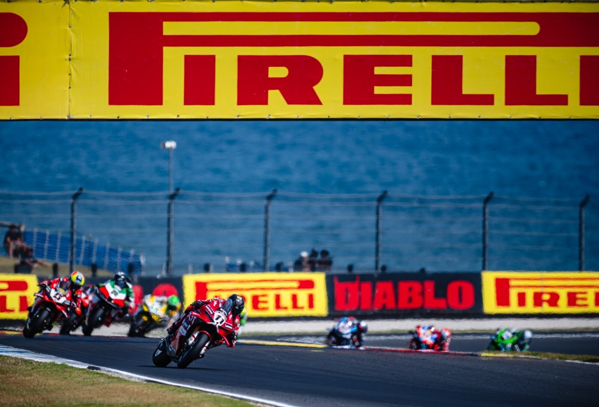 SBK, tutte le più belle foto del podio tricolore di Phillip Island 