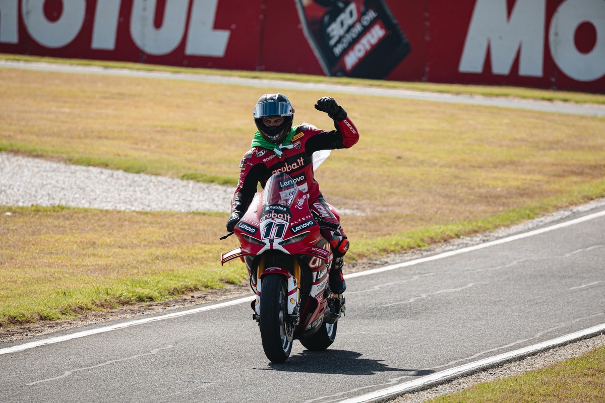 SBK, tutte le più belle foto del podio tricolore di Phillip Island 