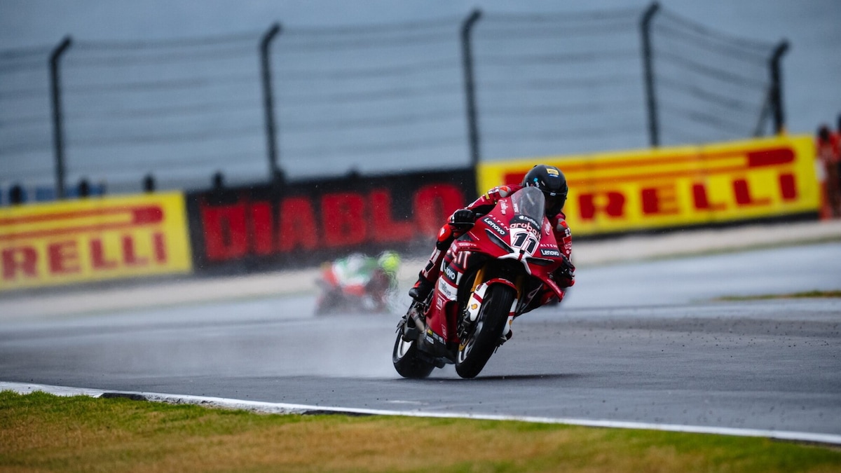 SBK Australia, piove sul bagnato per Bulega, vincitore indisturbato di Gara Due