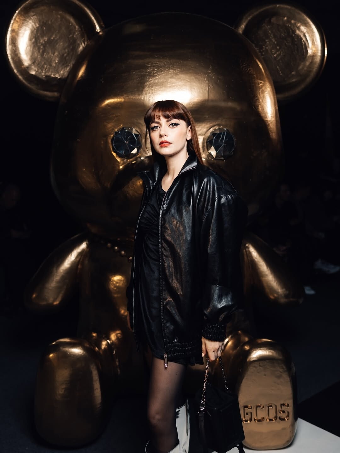 Valentino Rossi insieme a Mia Khalifa, Anna Pepe e Annalisa ad una sfilata: ecco cosa è successo