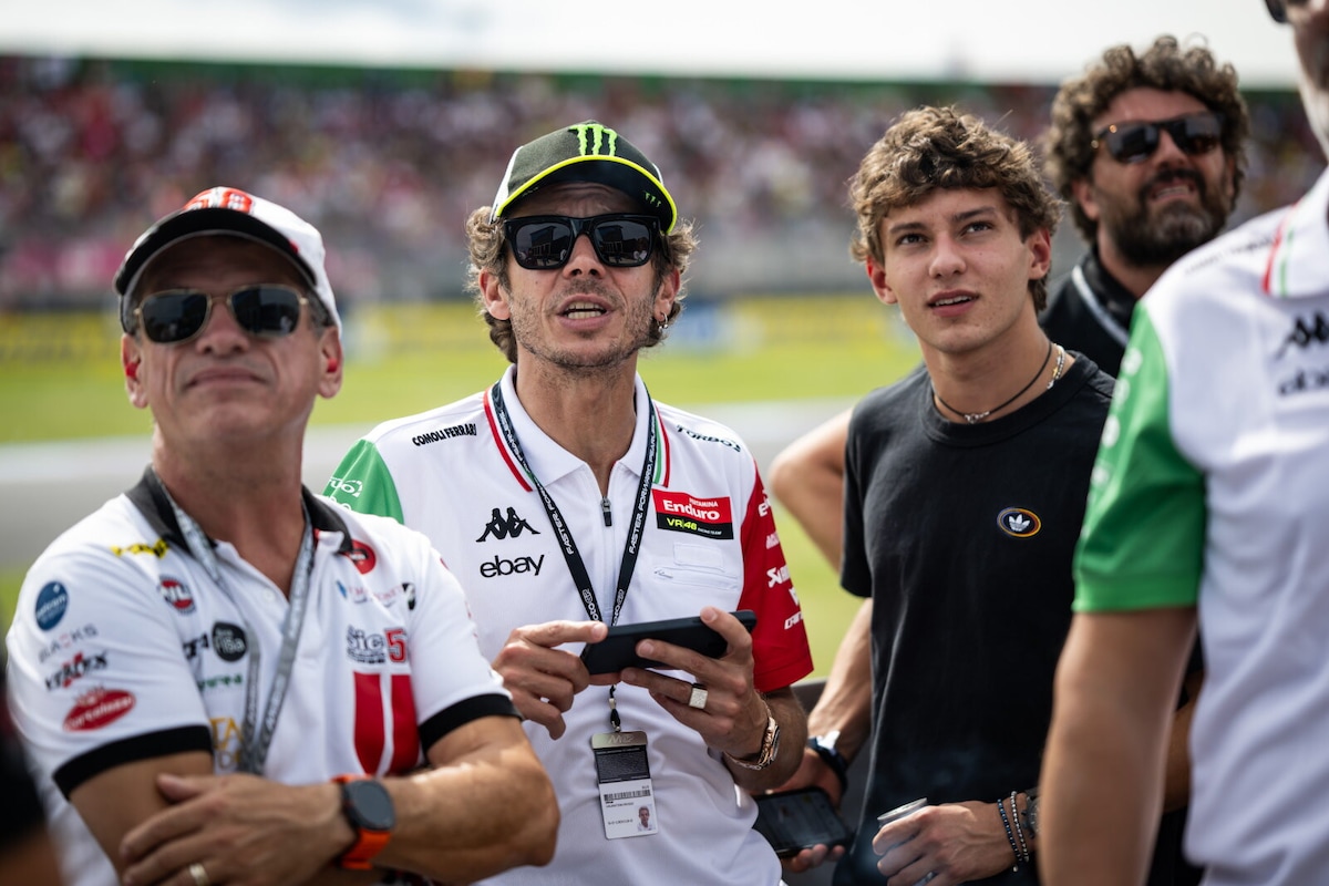 Da Kimi Antonelli a Marco Bezzecchi fino a Valentino Rossi, gli intrecci vincenti del motorsport italiano