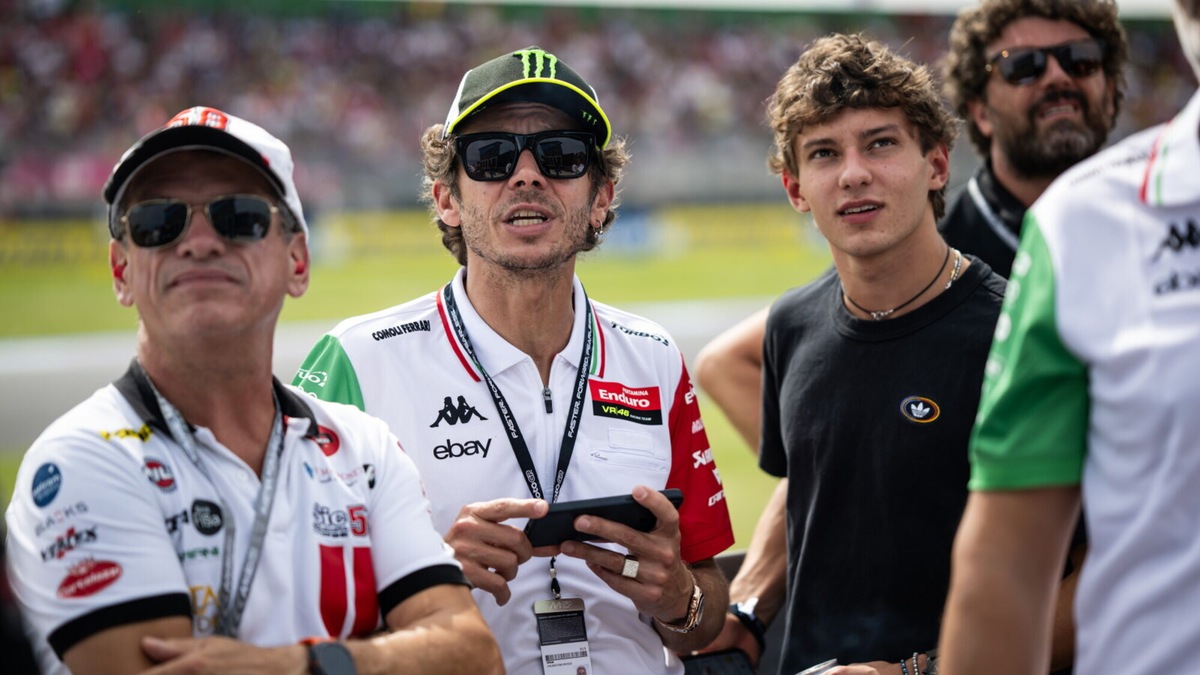 Da Kimi Antonelli a Marco Bezzecchi fino a Valentino Rossi, gli intrecci vincenti del motorsport italiano