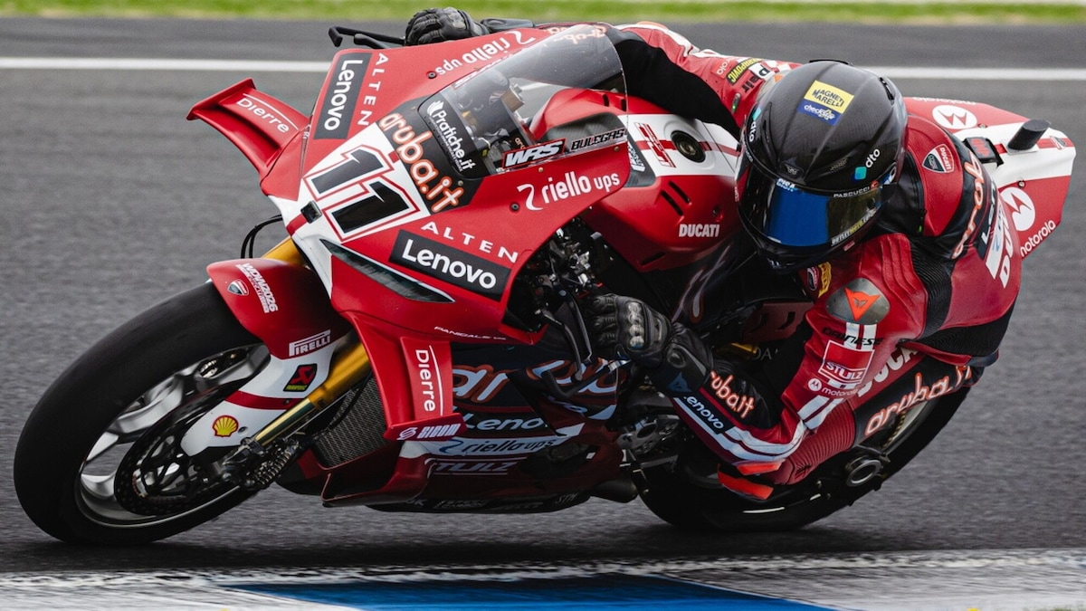 SBK, vietato distrarsi: Bulega mai vincente a Portimao e caduto nei test di marzo