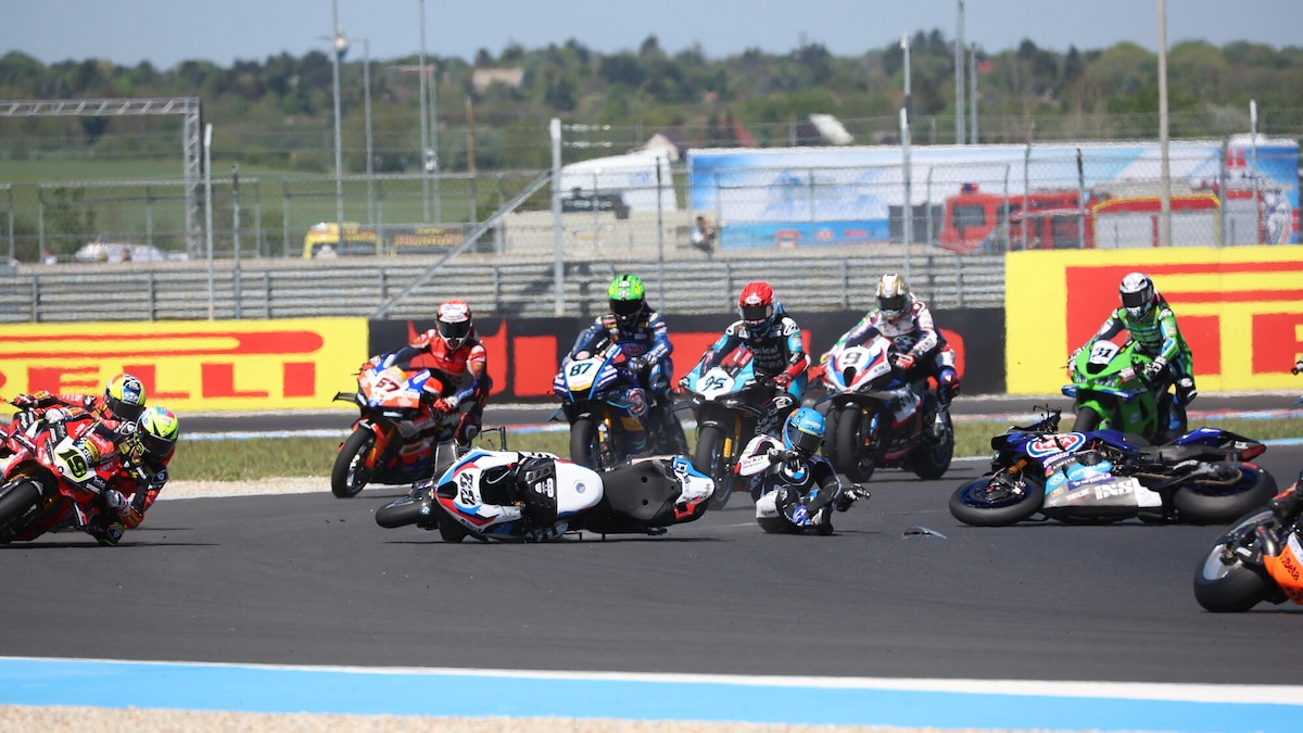 SBK Balaton, brutto incidente Oliveira-Locatelli: le foto