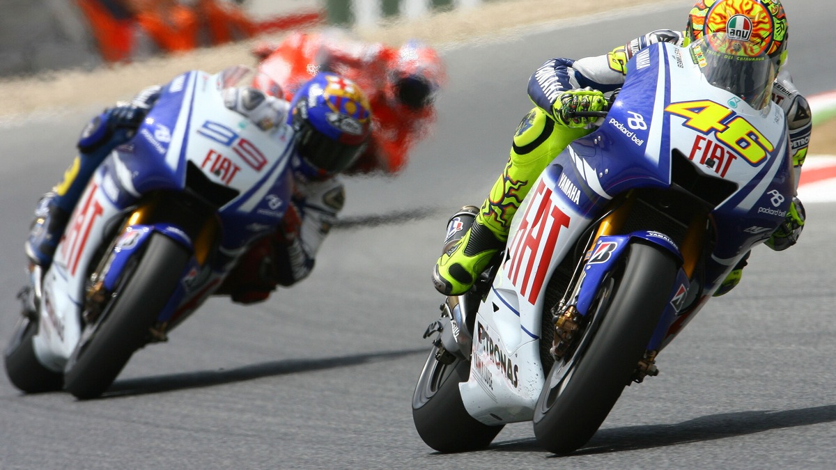 MotoGP Barcellona: al Montmelò il sorpasso entrato nella storia, il duello tra Valentino Rossi e Jorge Lorenzo