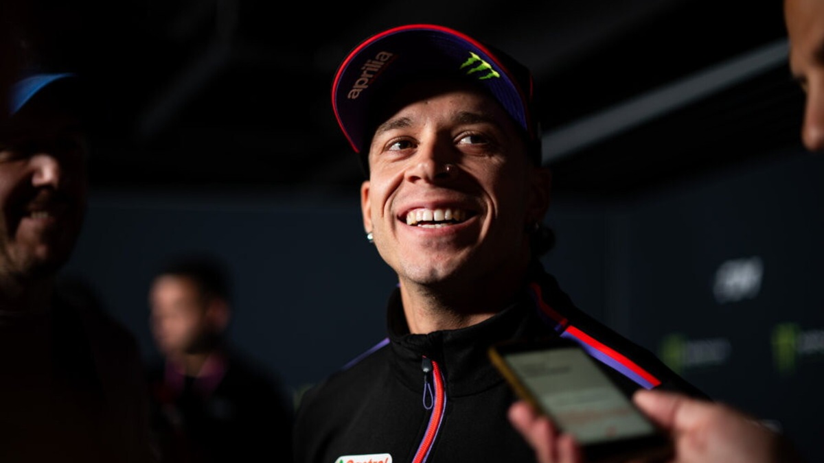 MotoGP, Bezzecchi scherza su Rossi: "Dice che posso giocarmi il titolo? Quando lo vedo gli rispondo"