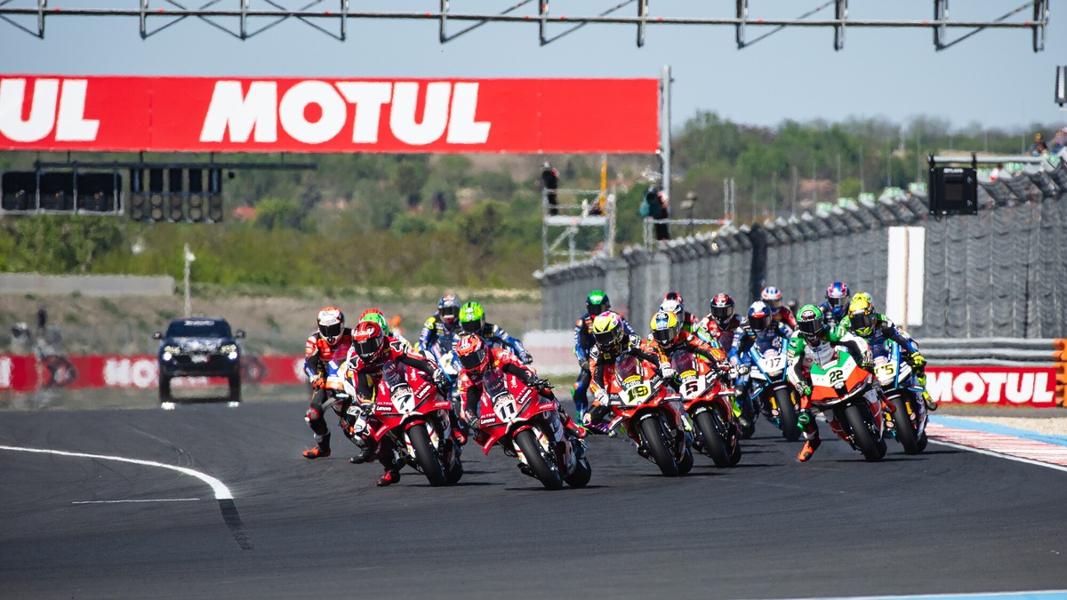 SBK: la Race Direction vieterà il rientro in pista dopo multiplo passaggio in pit lane