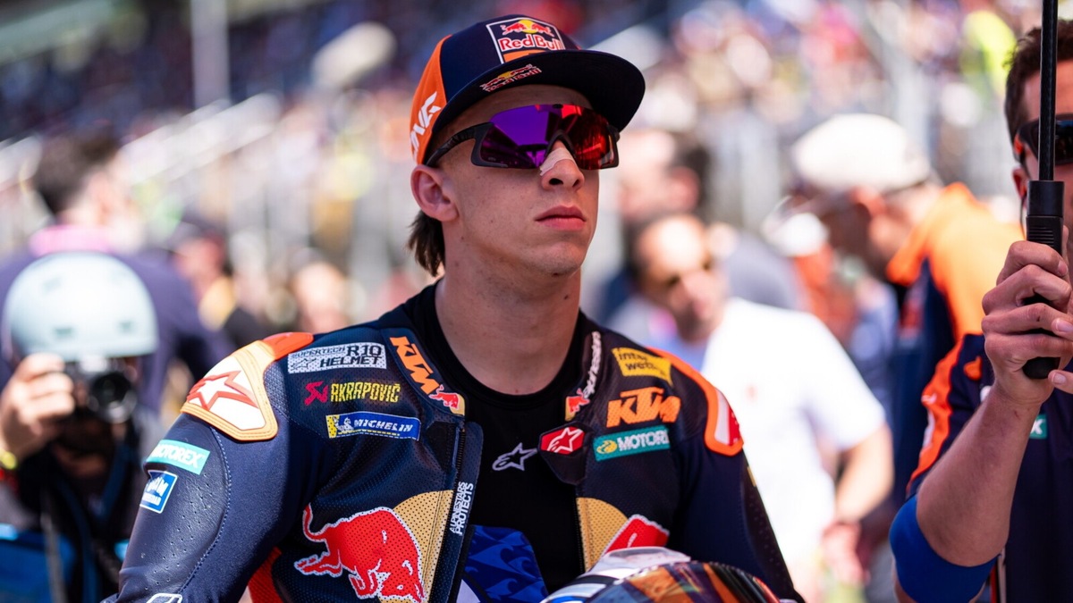 Test Barcellona, Acosta: “Se posso giocarmi il titolo con questa moto? No”