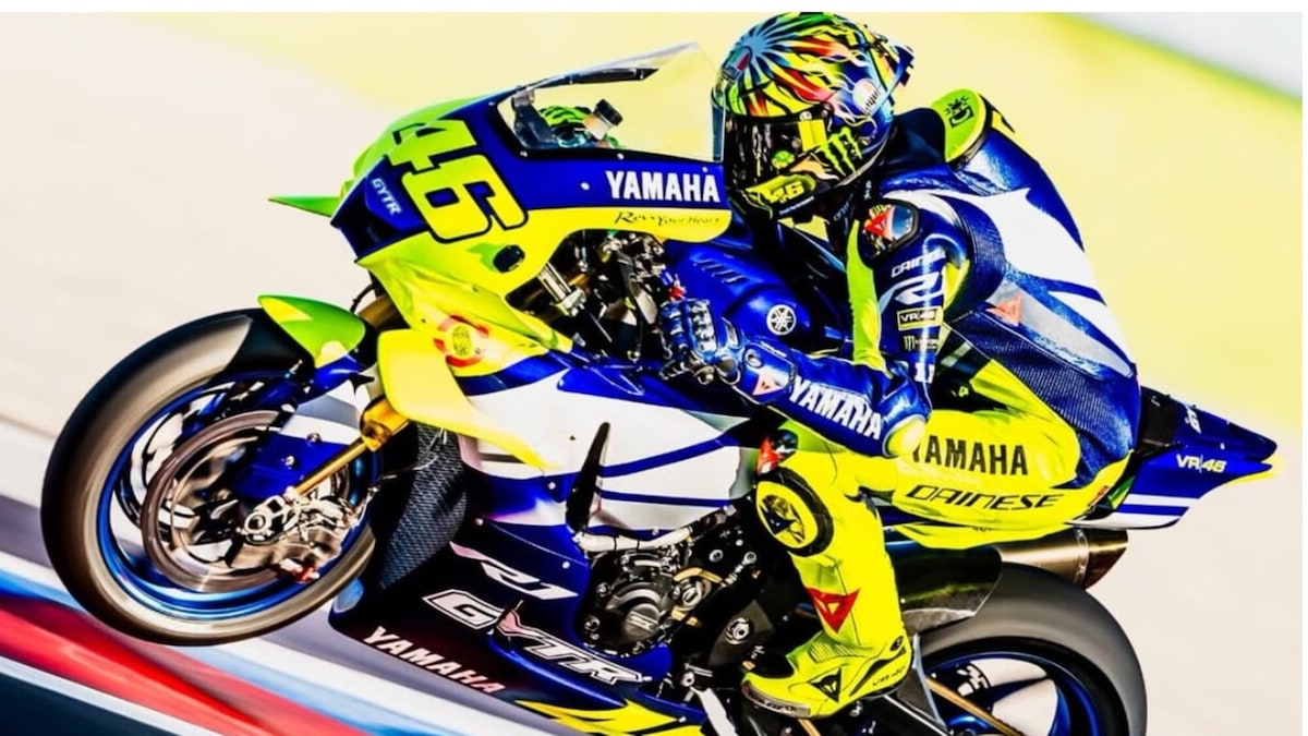 Valentino Rossi torna in sella: ecco le foto sulla Yamaha R1 a Misano