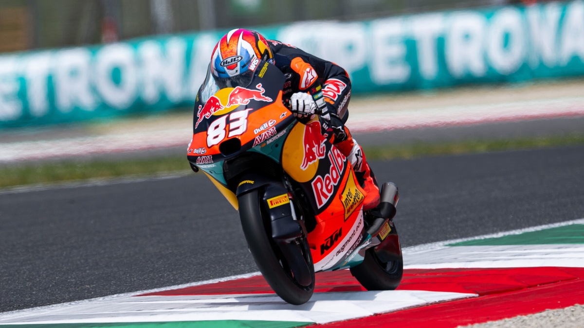 Moto3, GP Italia: Alvaro Carpe davanti a tutti nelle FP2, Pini 8°
