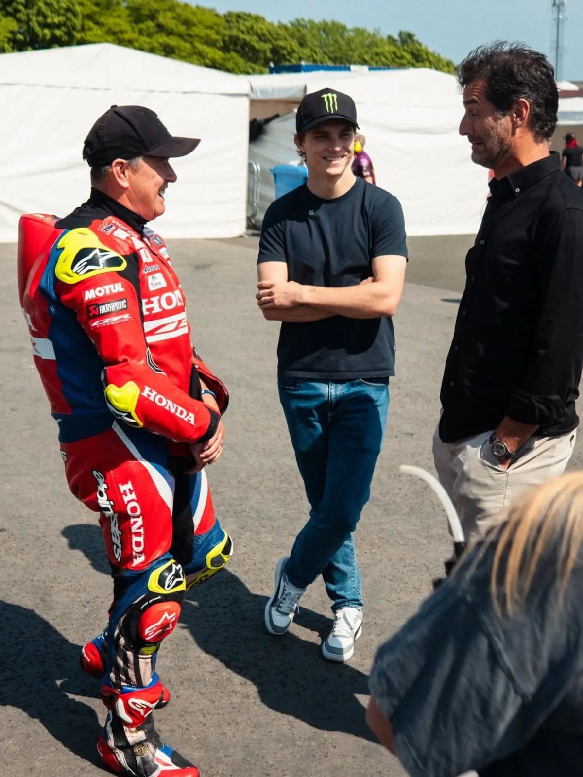Da Brad Pitt a Oscar Piastri: il fascino del Tourist Trophy ha stregato tutti
