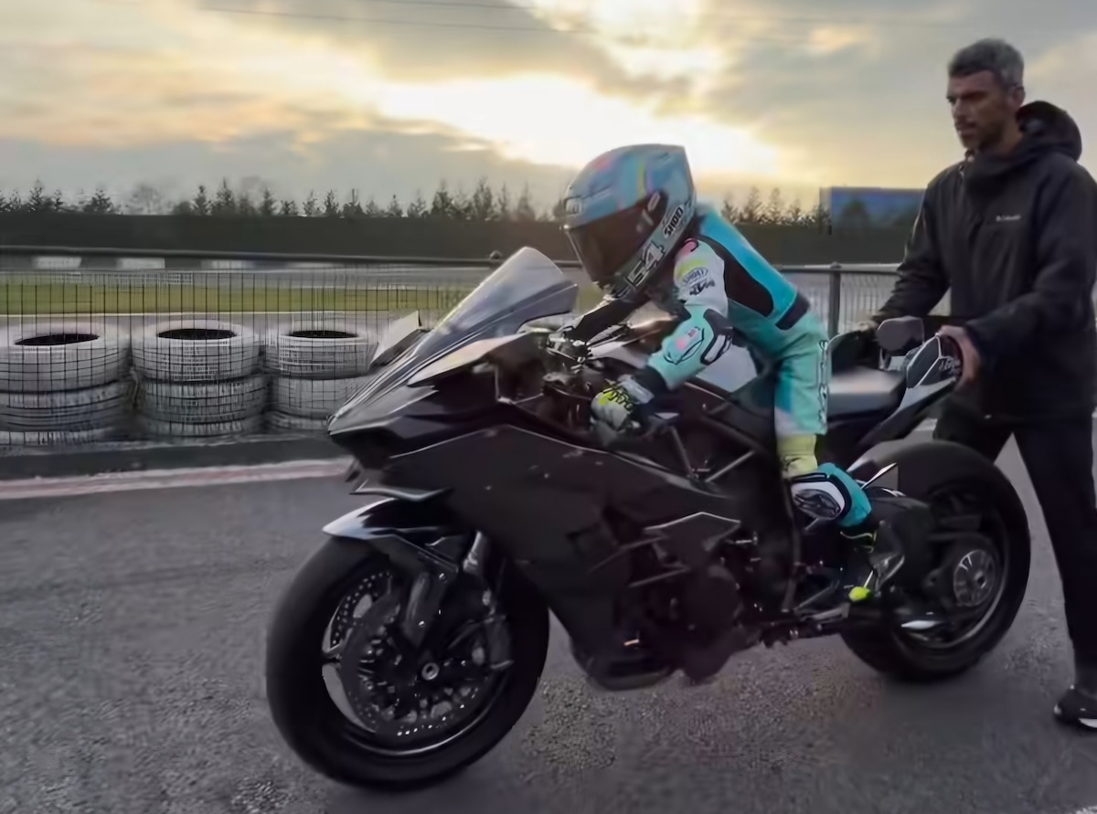Zayn Sofuoglu a 6 anni sulla Kawasaki Ninja H2 R: sempre più estremo!