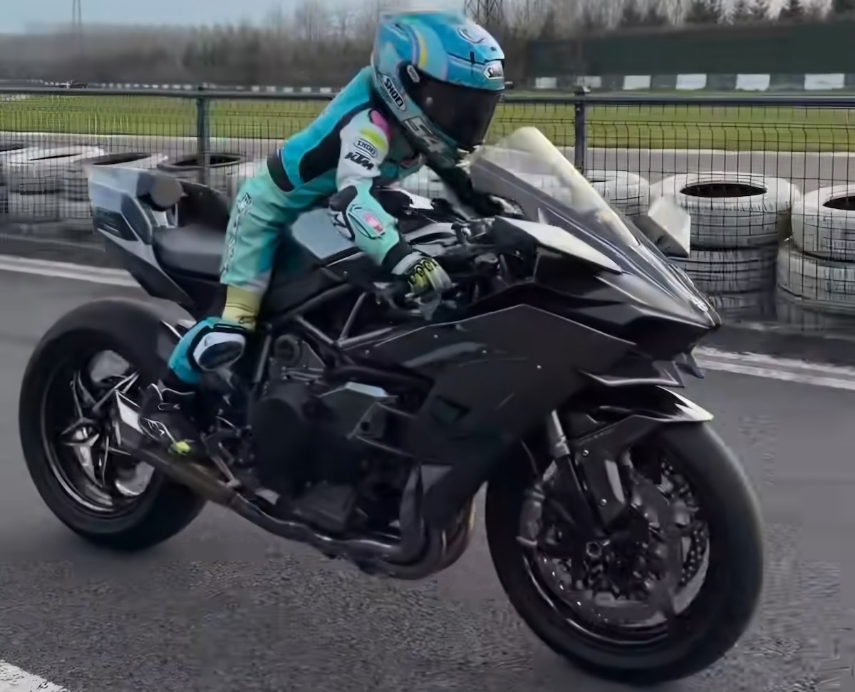 Zayn Sofuoglu a 6 anni sulla Kawasaki Ninja H2 R: sempre più estremo!