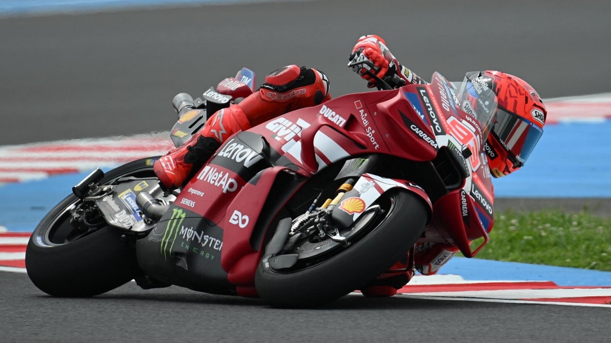 MotoGP, Marquez mette tutti in guardia al Balaton Park e firma le FP1, 5° Di Giannantonio
