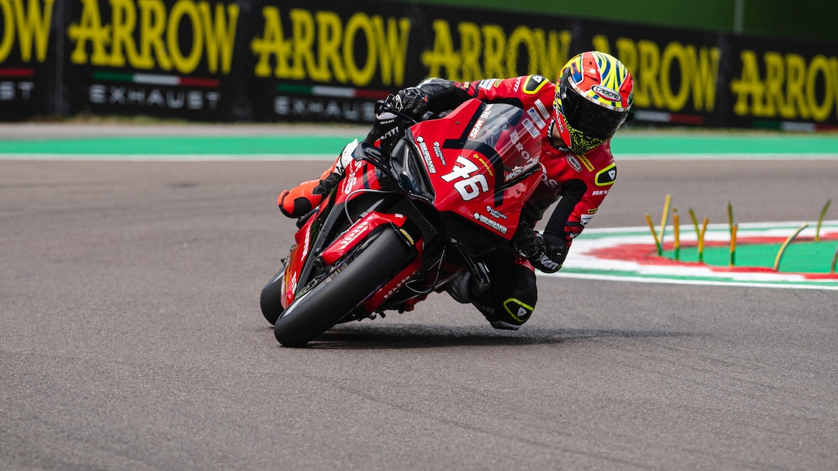 CIV SBK, che caos in Gara1: Cavalieri piega Giannini, Delbianco a terra