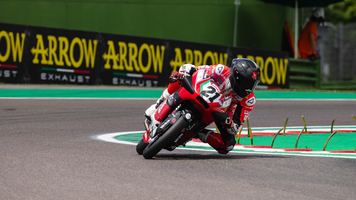 CIV, Pérez Selfa e Savino si prendono Gara 1 di Moto3 e Moto4 a Imola
